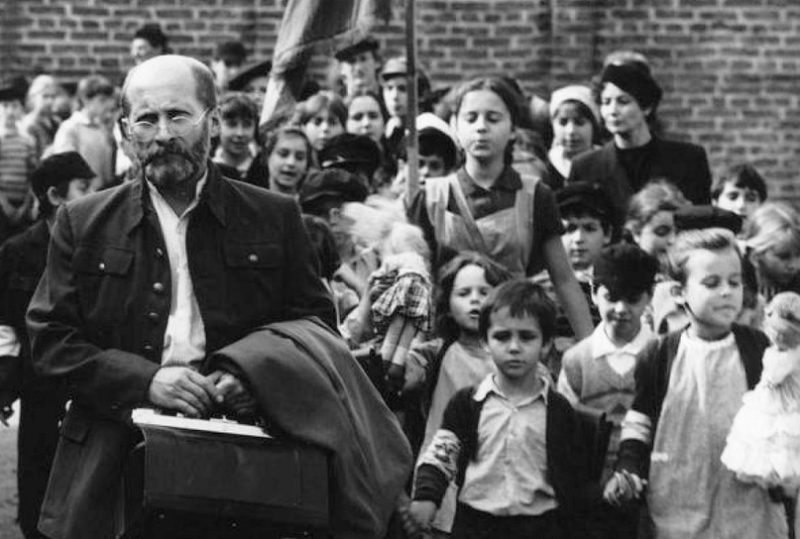 «Ոչ բոլորն են սրիկա…». ասաց նա ֆաշիստ սպային՝ 200 երեխաների հետ մտնելով գազային խցիկ