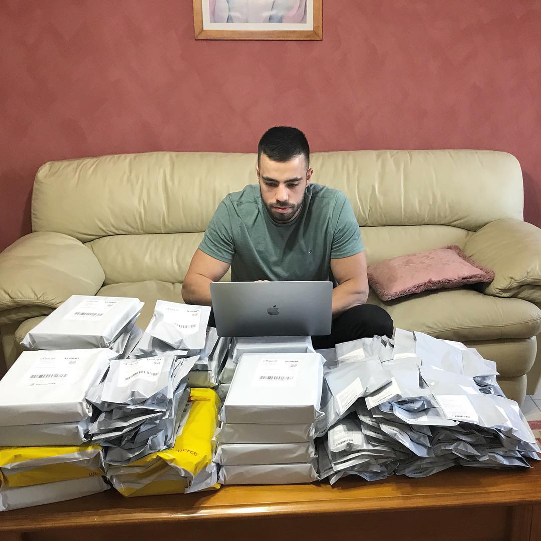 Տարեկան 52000 դոլար և վճարվող ճամփորդություններ. երիտասարդ և հմայիչ միլիոնատերը օգնական է փնտրում. աշխատանքային փորձը պարտադիր չէ