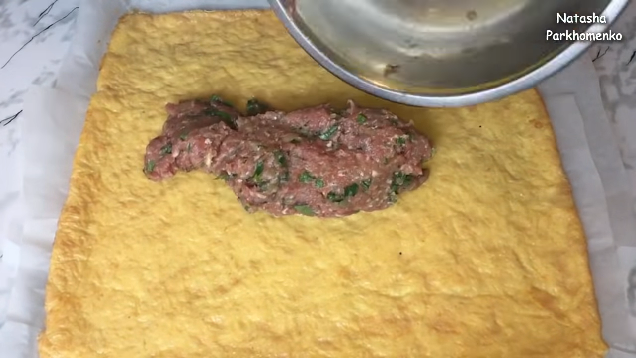 Անչափ համեղ ձվով և մսով ռուլետի նոր բաղադրատոմս