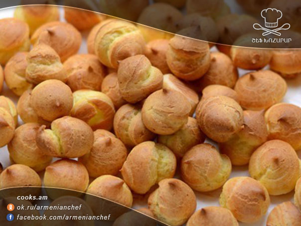 Շատ համեղ և յուրօրինակ տորթ էկլերներով, որը մի քիչ ժամանակատար է, բայց արժե պատրաստել