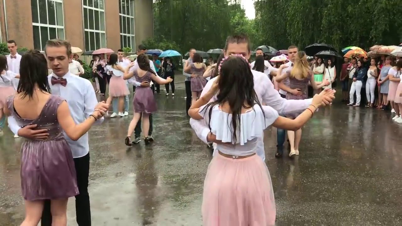 Зажигательный танец на выпускной