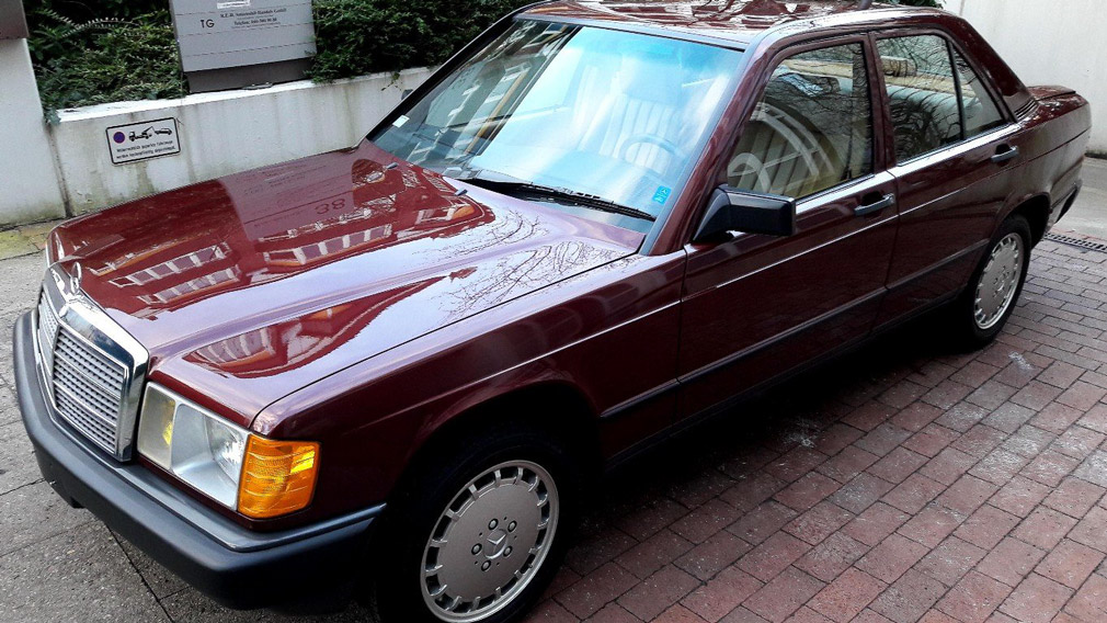 80-ականների արտադրության գրեթե նոր Mercedes-Benz 190E-ն վաճառքի է հանվել. միայն դրա սրահը տեսեք