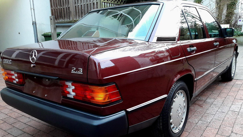 80-ականների արտադրության գրեթե նոր Mercedes-Benz 190E-ն վաճառքի է հանվել. միայն դրա սրահը տեսեք