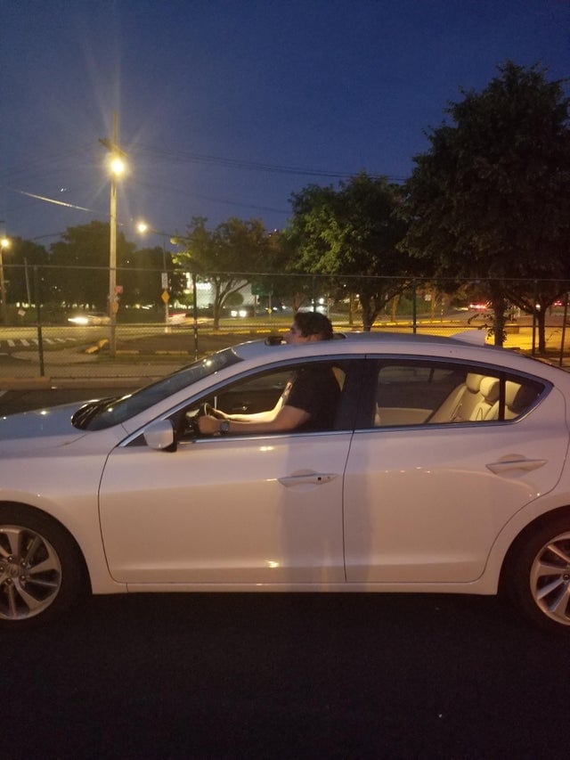 27 լուսանկար, որոնք պատկերում են բարձրահասակ մարդկանց փոքր խնդիրները