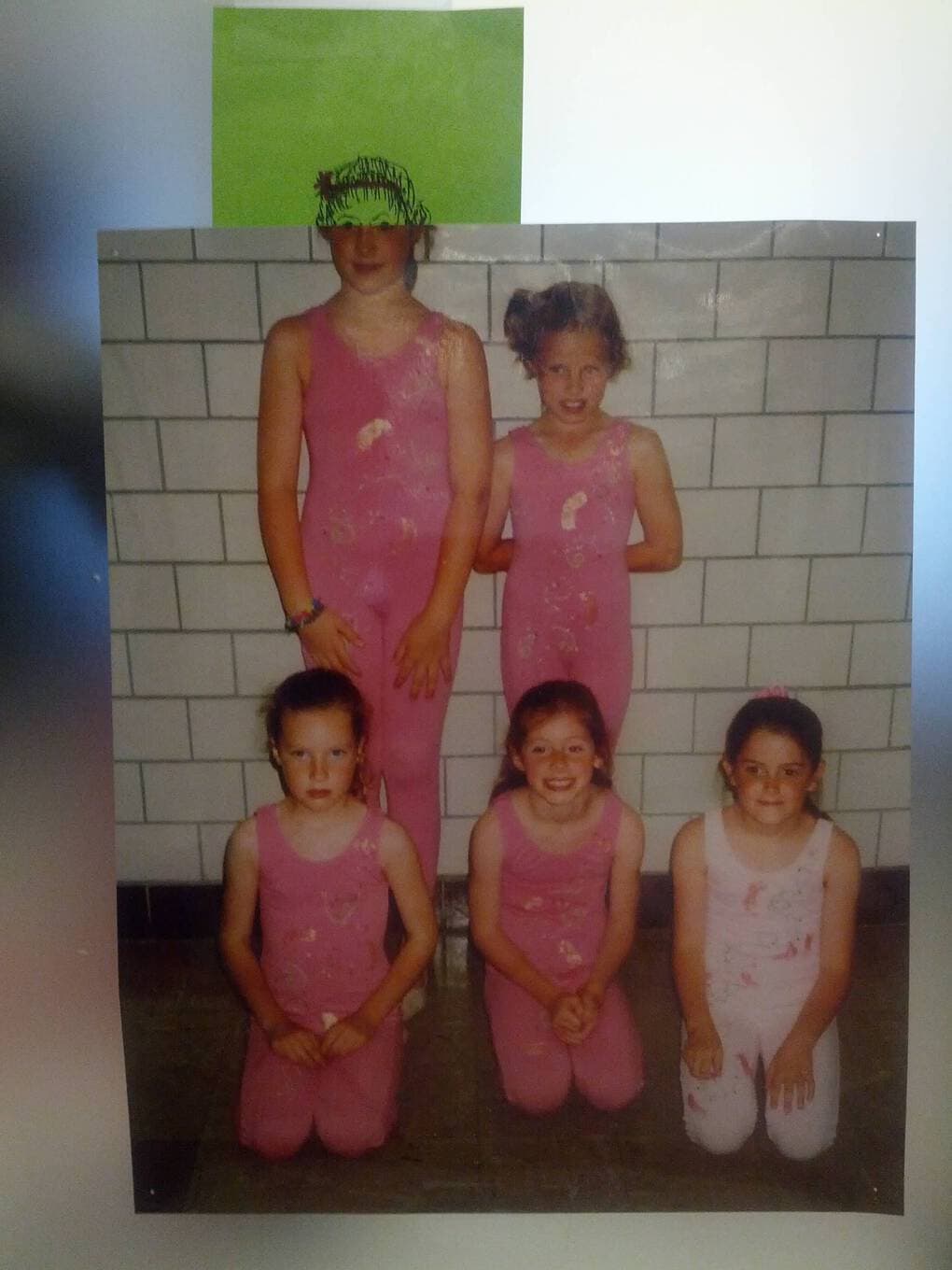 27 լուսանկար, որոնք պատկերում են բարձրահասակ մարդկանց փոքր խնդիրները