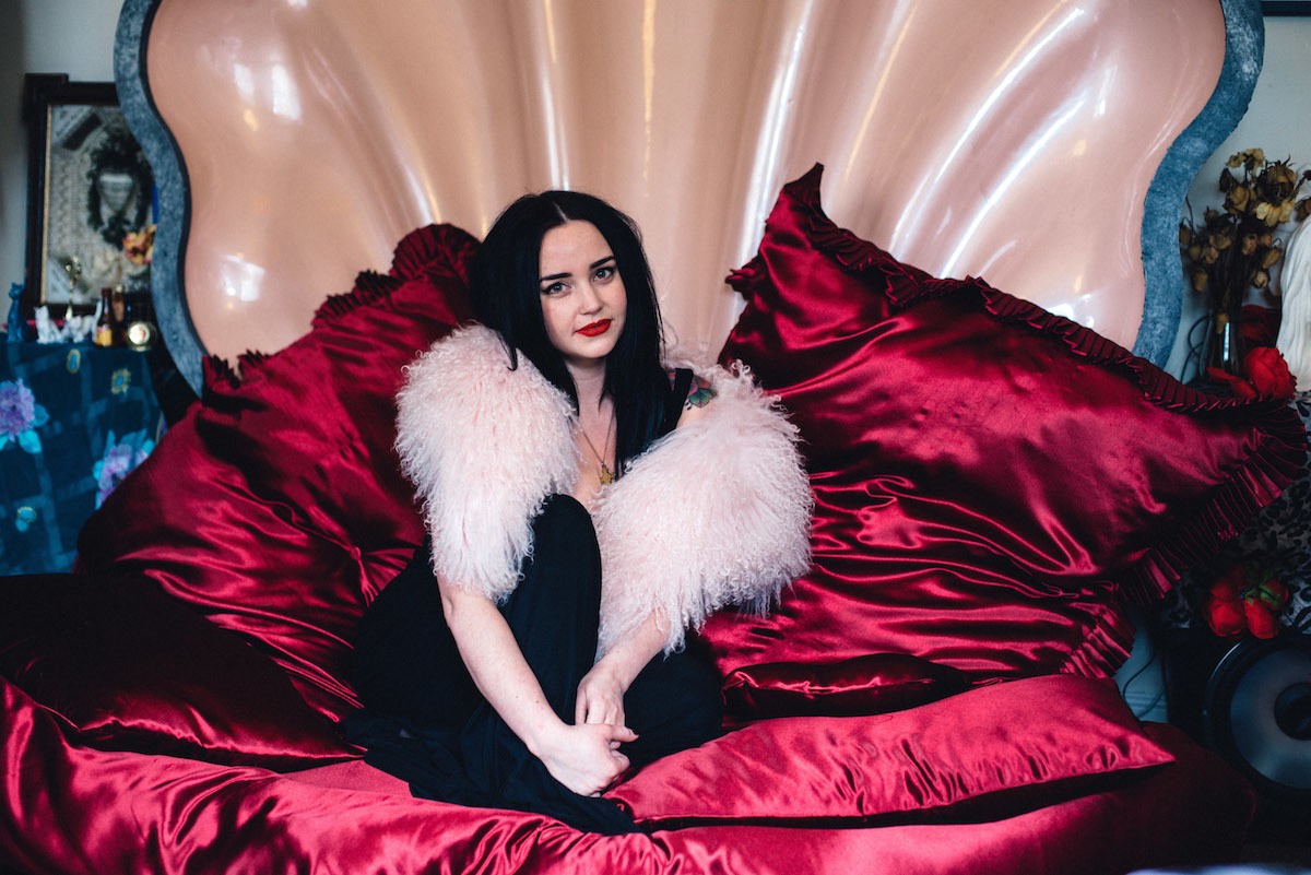 5 սարասփելի բնակարաններ որոնցում ապրում են միայնակ աղջիկներ: Միայն տեսնեք թե ինչ է կատարվում այդ բնակարաններում