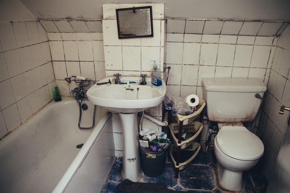 5 սարասփելի բնակարաններ որոնցում ապրում են միայնակ աղջիկներ: Միայն տեսնեք թե ինչ է կատարվում այդ բնակարաններում