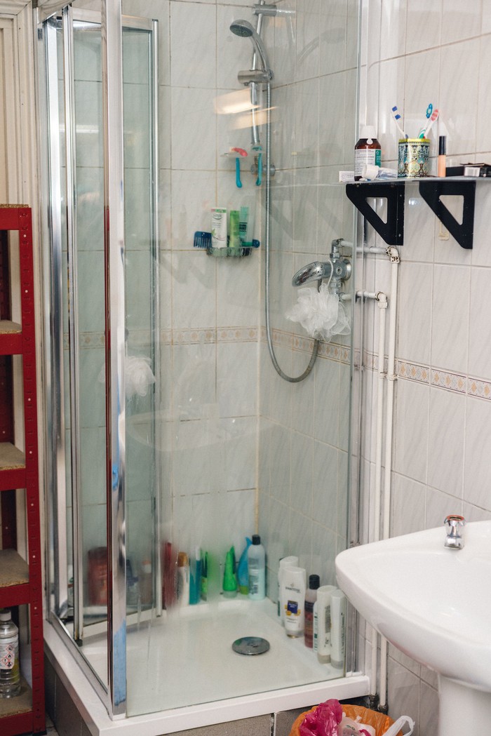 5 սարասփելի բնակարաններ որոնցում ապրում են միայնակ աղջիկներ: Միայն տեսնեք թե ինչ է կատարվում այդ բնակարաններում