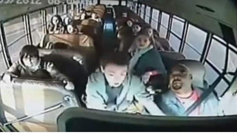 Վարորդը հանկարծակի կորցրեց գիտակցությունը, սակայն այն ինչ արեցին 2 դպրոցականներ փրկեց ամբողջ դասարանը