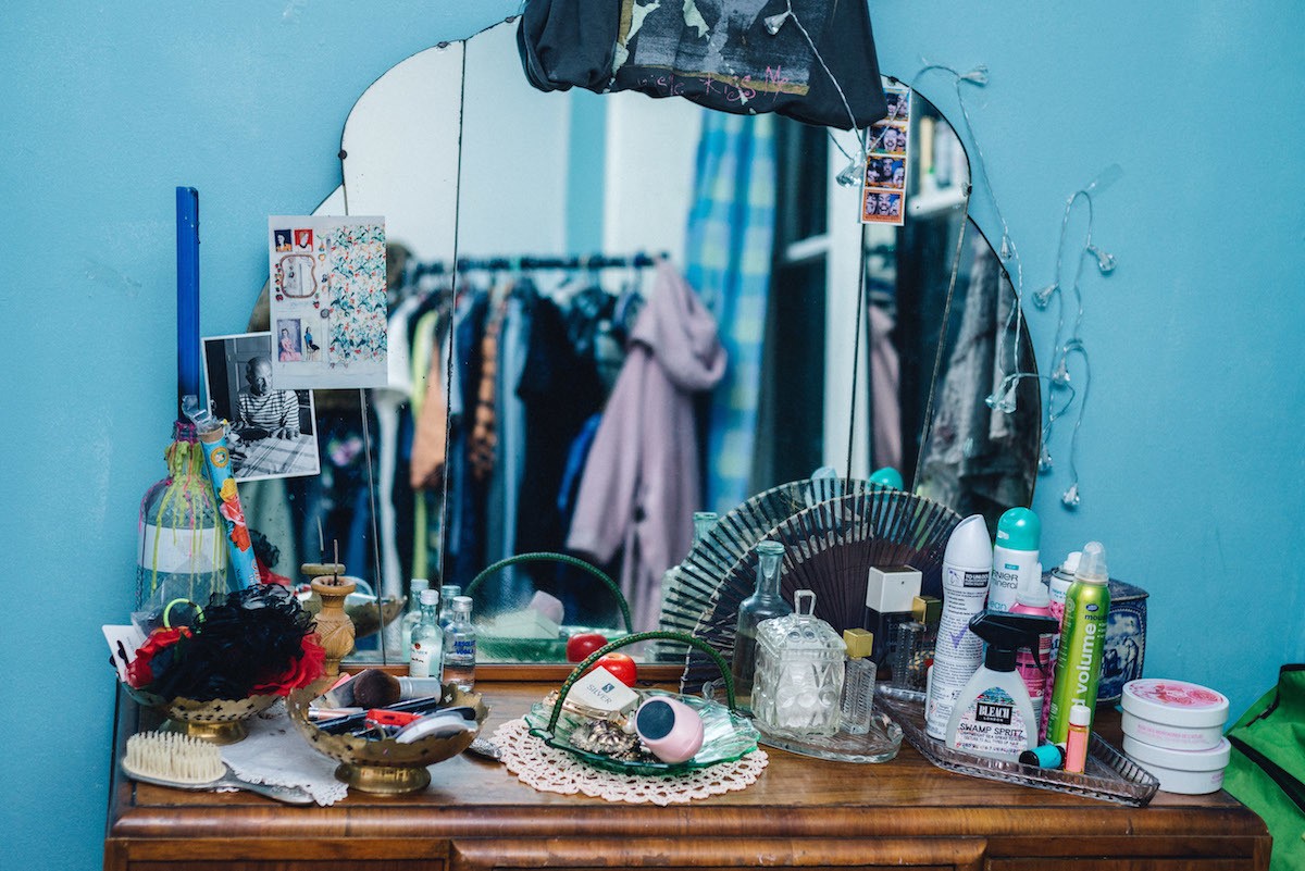 5 սարասփելի բնակարաններ որոնցում ապրում են միայնակ աղջիկներ: Միայն տեսնեք թե ինչ է կատարվում այդ բնակարաններում