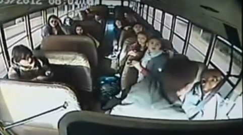 Վարորդը հանկարծակի կորցրեց գիտակցությունը, սակայն այն ինչ արեցին 2 դպրոցականներ փրկեց ամբողջ դասարանը