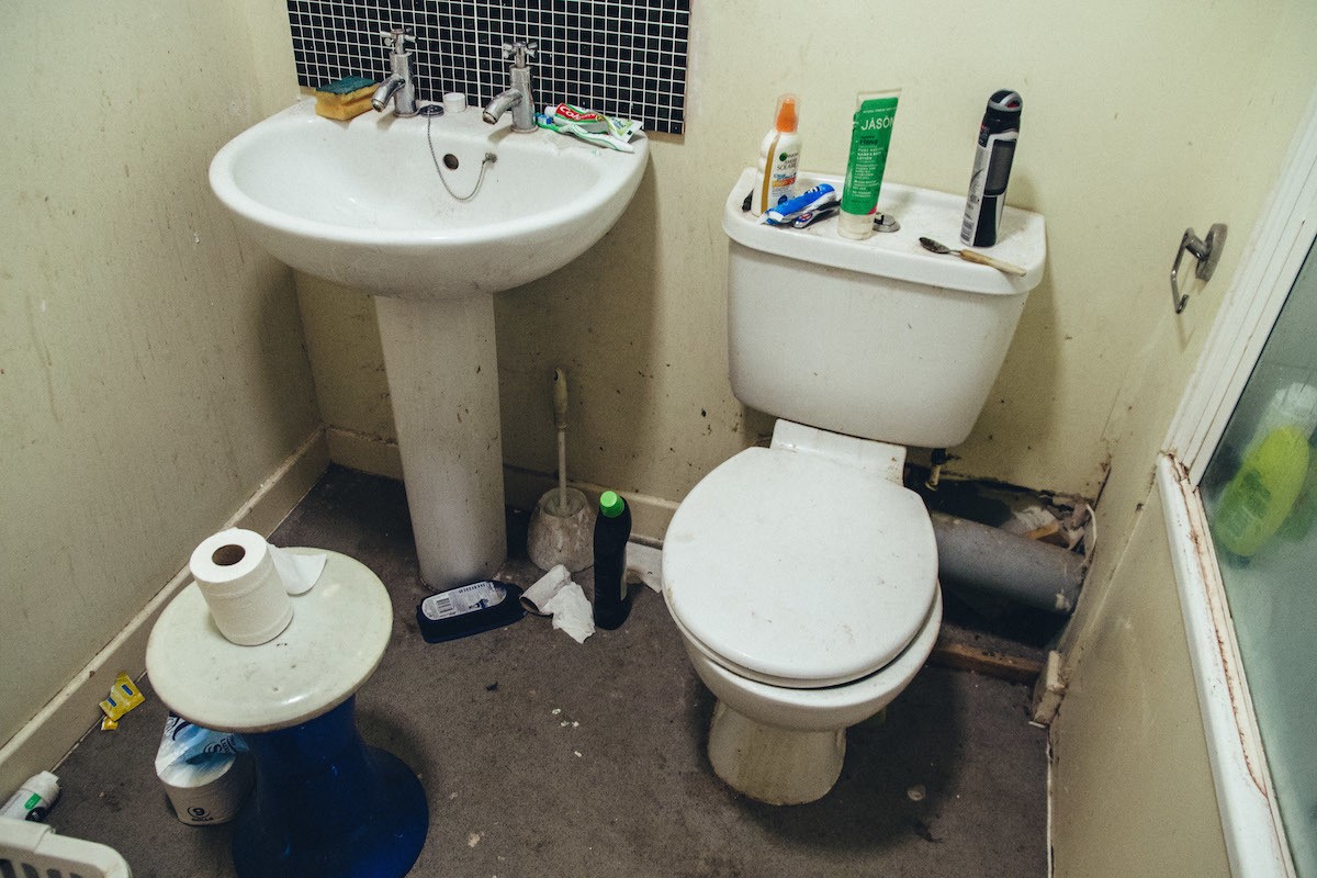 5 սարասփելի բնակարաններ որոնցում ապրում են միայնակ աղջիկներ: Միայն տեսնեք թե ինչ է կատարվում այդ բնակարաններում