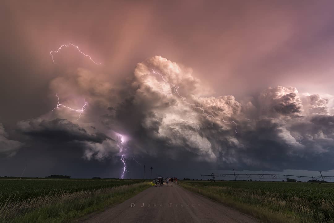 Ես իմ ամբողջ կյանքում հետապնդում էի ամպրոպներ, փոթորիկներ և բնական աղետներ: Բոլորը հանուն այս լուսանկարների