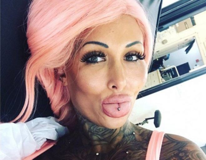 25 հմայիչ աղջիկներ, ովքեր վստահ են, որ գեղեցկությունը պետք է լինի շատ, շաա՜տ շատ