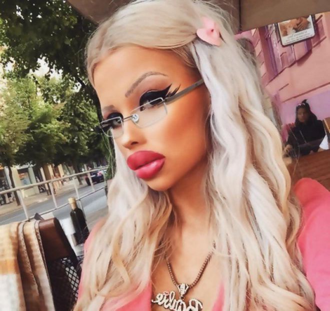 25 հմայիչ աղջիկներ, ովքեր վստահ են, որ գեղեցկությունը պետք է լինի շատ, շաա՜տ շատ