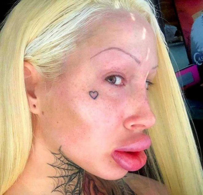 25 հմայիչ աղջիկներ, ովքեր վստահ են, որ գեղեցկությունը պետք է լինի շատ, շաա՜տ շատ