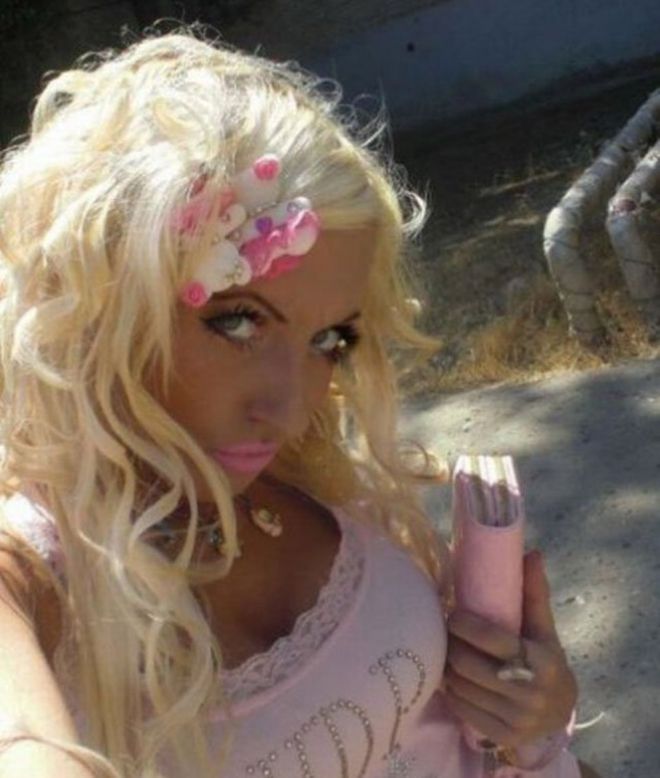 25 հմայիչ աղջիկներ, ովքեր վստահ են, որ գեղեցկությունը պետք է լինի շատ, շաա՜տ շատ