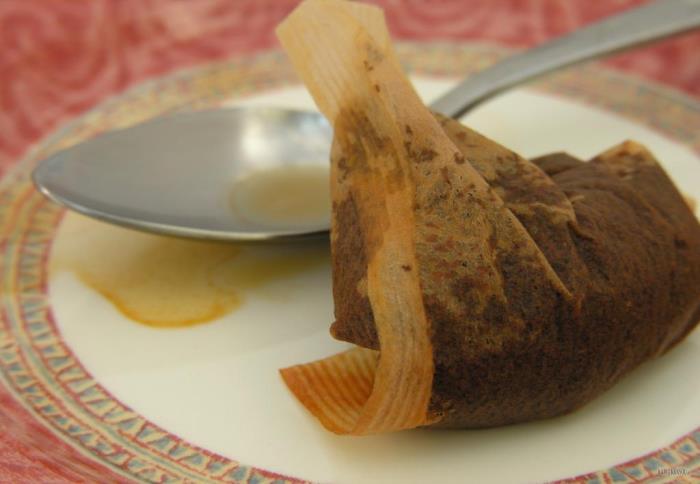Սկզբում կարծում էի, թե սկեսուրս տարօրինակ է, սակայն, երբ իմացա, թե ինչի համար է նա թեյի փաթեթը դնում զուգարանակոնքի մեջ, սկսեցի նույն կերպ վարվել