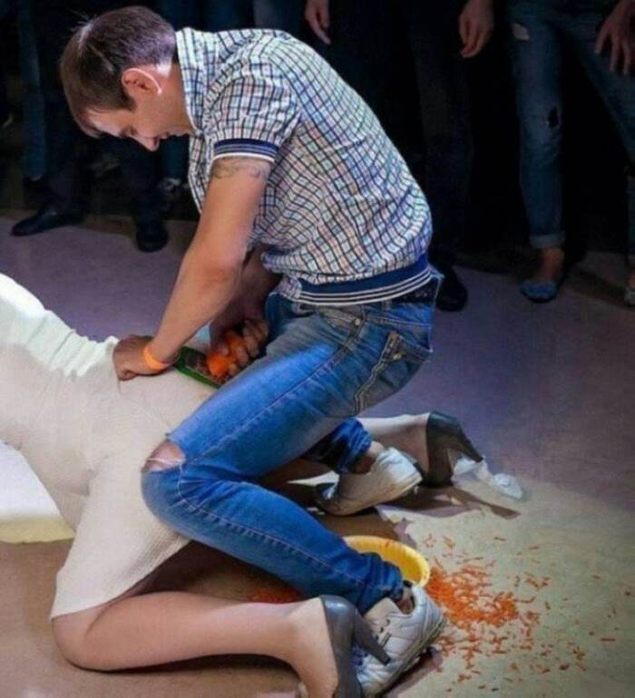 Լացելու աստիճալ զվարճալի լուսանկարներ, որոնք արվել են հարսանիքների մրցույթների ժամանակ