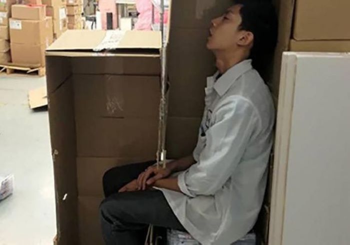 Իսկ դուք կարո՞ղ եք այսպես: Ցանկացած պայմաններում քնել կարողանալու տաղանդ ունեցող մարդկանց 20 զվարճալի լուսանկարներ։