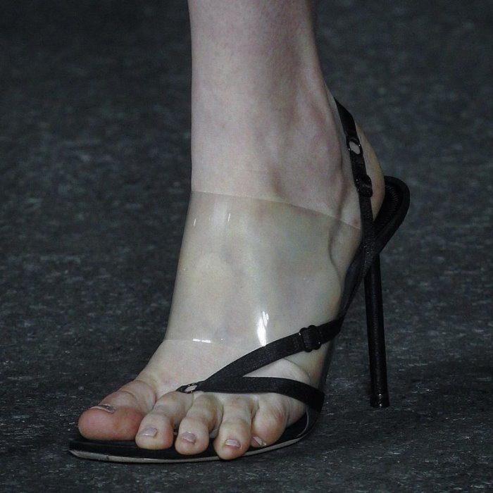 Այս կոշիկները ստեղծվել են տանջելու համար։ Ամենաանհարմար կոշիկները, որոնք դուք երբևէ տեսել եք