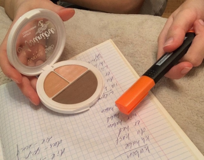 17 հումորային օրինակներ այն մասին, որ բոլոր աղջիկները բաժանվում են երկու տեսակի