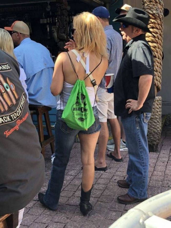 25 աղջիկներ, ովքեր չեն լսել բարդությունների մասին և ապրում են իրենց կանոններով