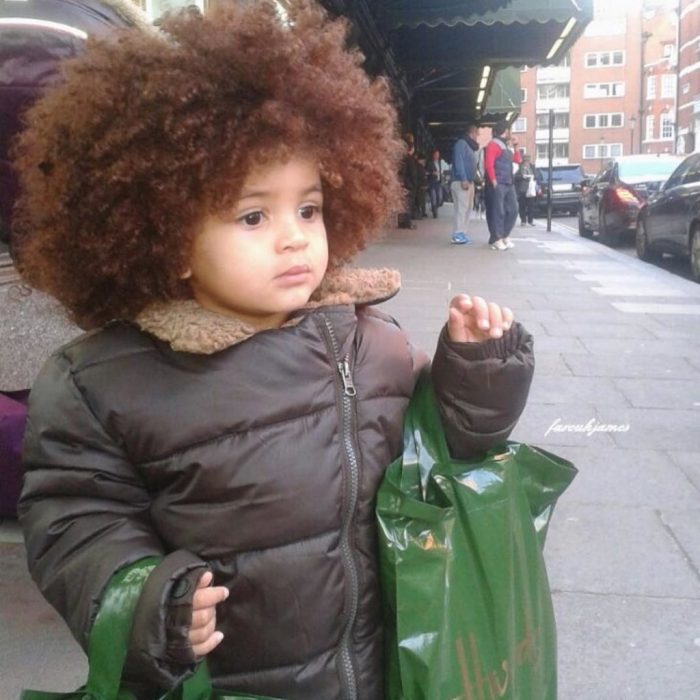 Այս հմայիչ տղան հիացրել է աշխարհը իր գանգուրներով