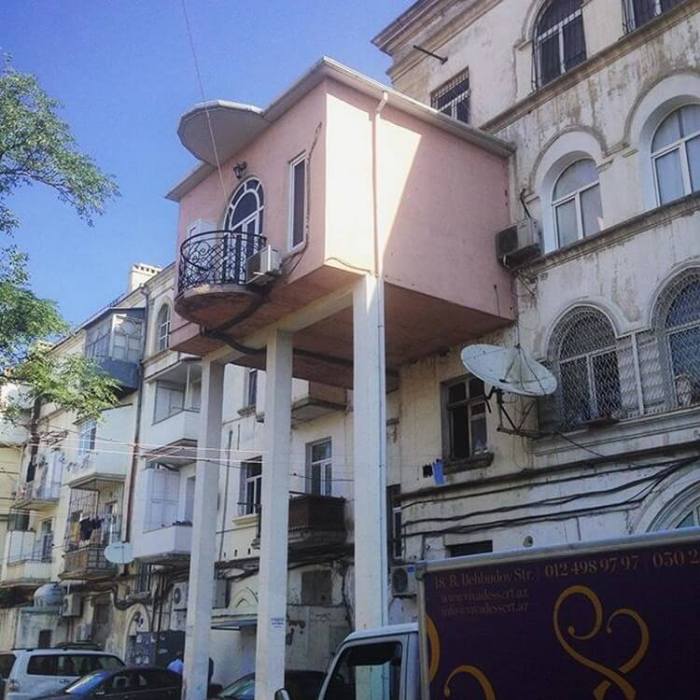 Լուսանկարներ ամբարտավան հարևանների մասին , որոնք ընդարձակվում են բոլոր ուղղություններով