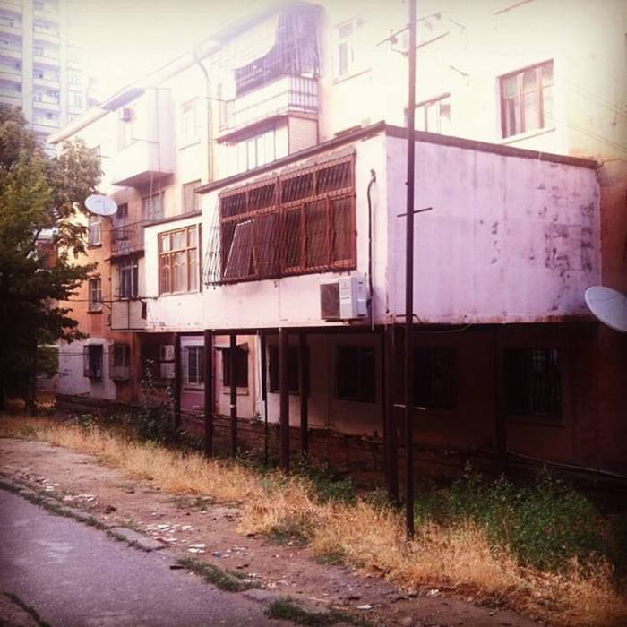 Լուսանկարներ ամբարտավան հարևանների մասին , որոնք ընդարձակվում են բոլոր ուղղություններով