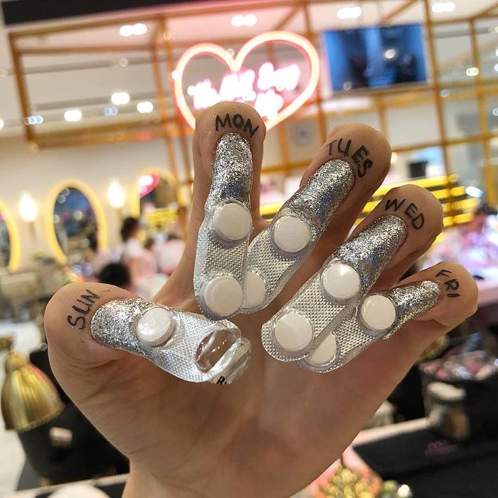 Տոնական մանիկյուրի 11 սարսափելի գաղափարներ, որոնց մասին պետք է մոռանաք