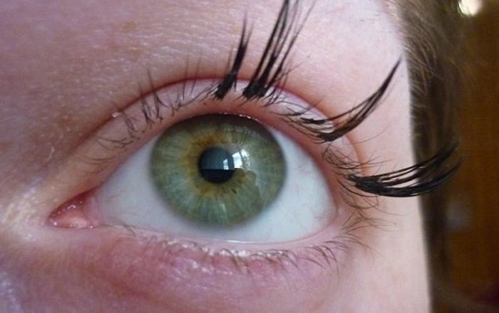 15 լուսանկար, որոնք ապացուցում են, որ թարթիչների երկարացումն իրական չարիք է