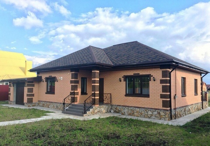 Մեկ հարկանի տների գեղեցիկ ֆասադներ. 51 գաղափարների լուսանկարներ