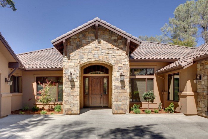 Մեկ հարկանի տների գեղեցիկ ֆասադներ. 51 գաղափարների լուսանկարներ