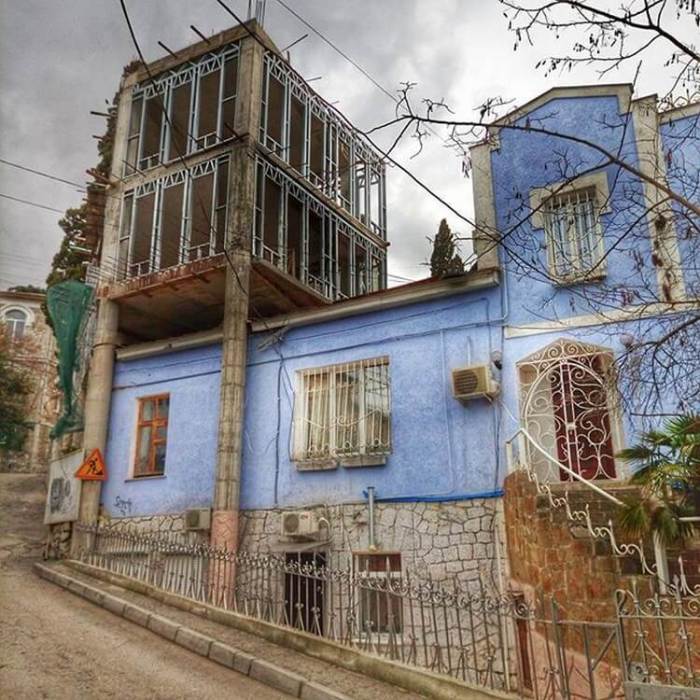 Լուսանկարներ ամբարտավան հարևանների մասին , որոնք ընդարձակվում են բոլոր ուղղություններով