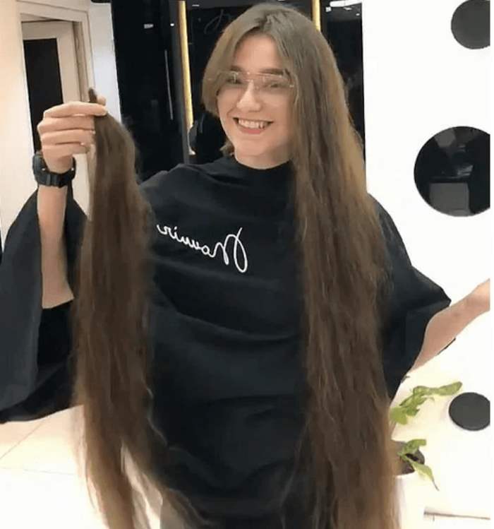 Աղջիկն այցելեց գեղեցկության սրահ և շատ կարճ կտրեց իր երկար մազերը արդյունքում նա 180 աստիճանի փոխվեց