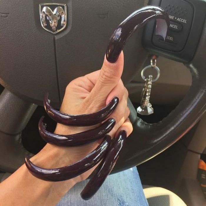 Մատնահարդարում և պեդիկյուր, որոնց վրա կորցրել են կառավարումը: Ավելի լավ է դա չտեսնել