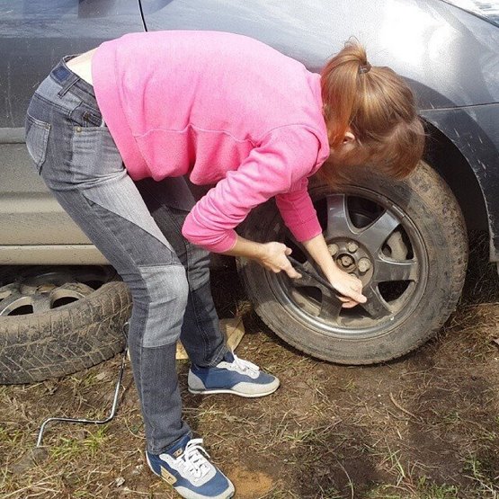 &laquo;Բոլոր տեսակի մասնագիտություններն են կարևոր&raquo;. Գեղեցկուհիներ, ովքեր իրենց համար ընտրել են ավտոմեխանիկի արհեստը