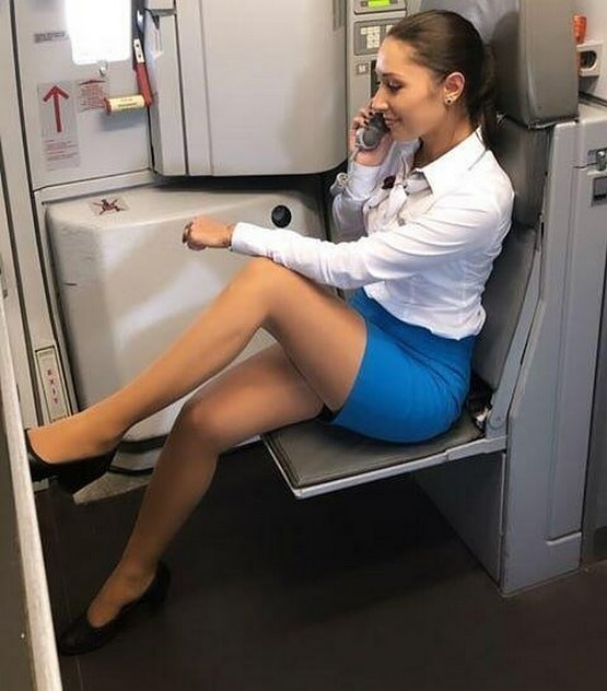 Մինիով աղջիկներ, որոնք ամառային ուրախություն և նոստալգիա են առաջացնում