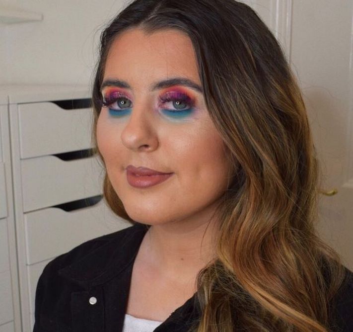 20 աղջիկներ, ովքեր ցանկանում էին նորաձև դիմահարդարում, բայց դիմահարդարը վերցրեց այն և թույլ տվեց այն