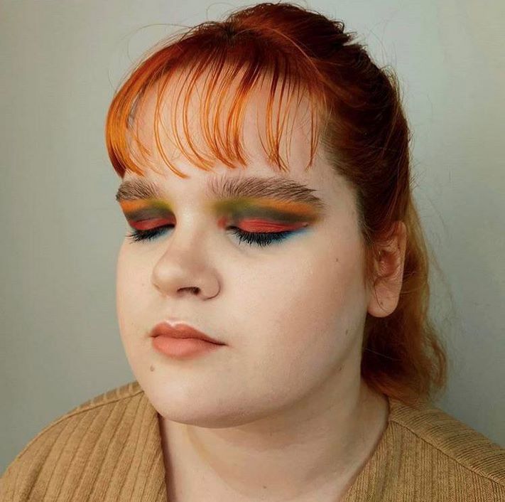 20 աղջիկներ, ովքեր ցանկանում էին նորաձև դիմահարդարում, բայց դիմահարդարը վերցրեց այն և թույլ տվեց այն