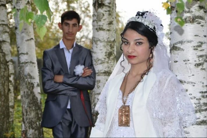 Իսկ հարսանիքը երգո՛ւմ ու պարո՛ւմ էր։ Գնչու հարսնացուների և նրանց ընտրյալների ցնցող ու տպավորիչ նկարները