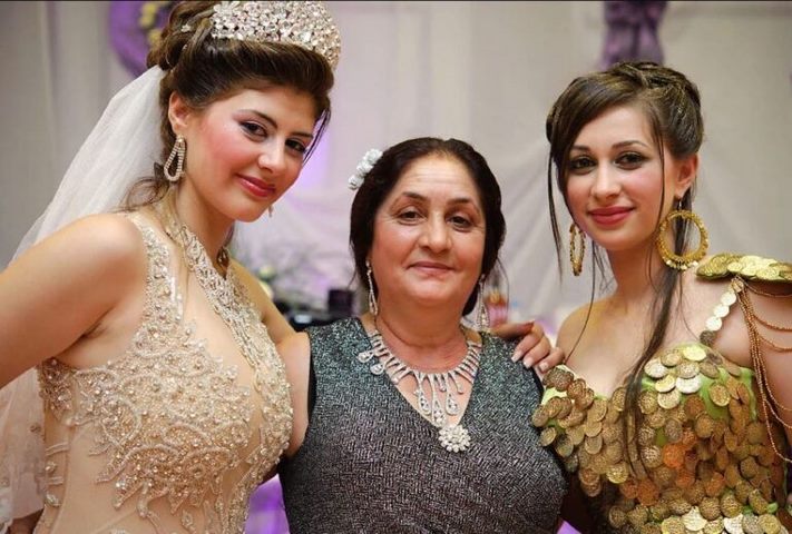 Իսկ հարսանիքը երգո՛ւմ ու պարո՛ւմ էր։ Գնչու հարսնացուների և նրանց ընտրյալների ցնցող ու տպավորիչ նկարները