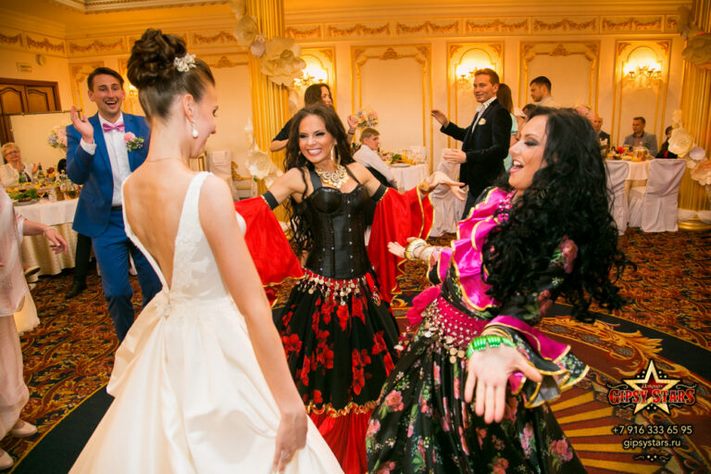 Իսկ հարսանիքը երգո՛ւմ ու պարո՛ւմ էր։ Գնչու հարսնացուների և նրանց ընտրյալների ցնցող ու տպավորիչ նկարները