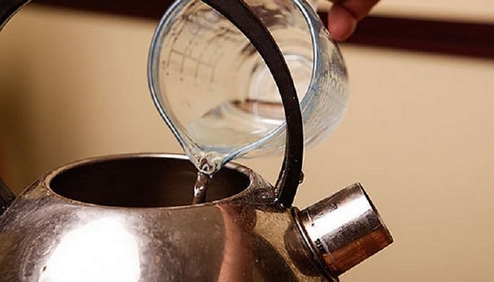 Նա եռացրեց այս 2 բաղադրիչները և լցրեց խողովակի մեջ... սանտեխնիկները շոկի մեջ են