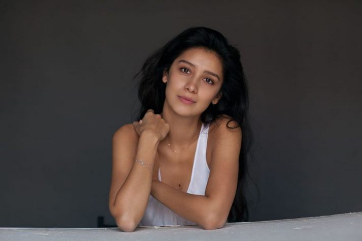 &laquo;Ո՞վ է ավելի գեղեցիկ&raquo;: Աշխարհի տարբեր անկյուններից հայտնի կանանց լուսանկարներ, ովքեր համարձակվել են ներկայանալ առանց դիմահարդարման