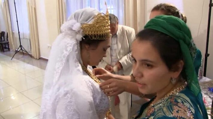 Իսկ հարսանիքը երգո՛ւմ ու պարո՛ւմ էր։ Գնչու հարսնացուների և նրանց ընտրյալների ցնցող ու տպավորիչ նկարները