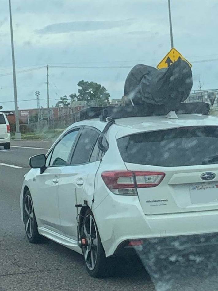 Ամենաառեղծվածային և անհասկանալի բեռները, որոնք կարելի է միայն հանդիպել սովորական ճանապարհներին