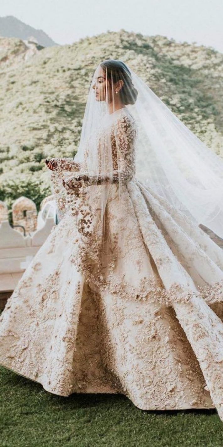 14 կախարդական հարսանեկան զգեստներ, որոնք կարծես հեքիաթից լինեն