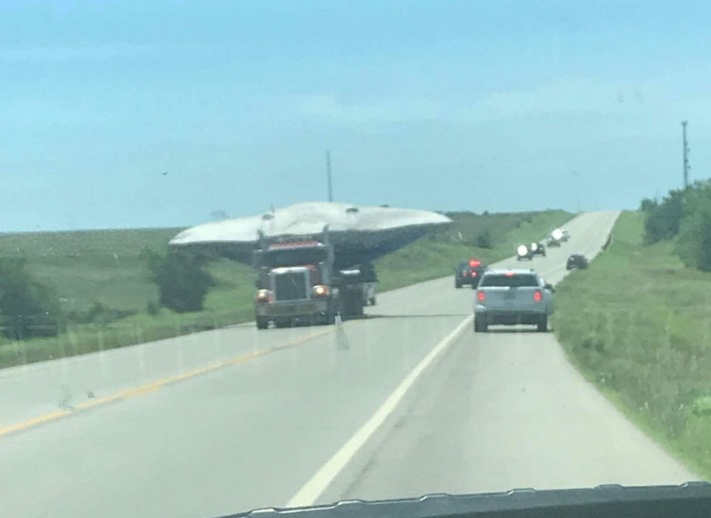 Ամենաառեղծվածային և անհասկանալի բեռները, որոնք կարելի է միայն հանդիպել սովորական ճանապարհներին